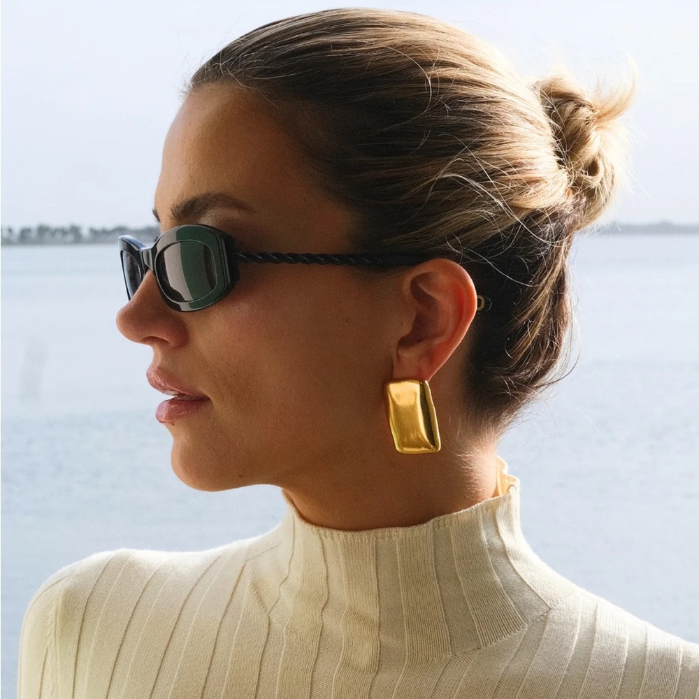 NEW: 24K Gold Rectangular Earrings*Lightweight Earrings*Waterproof* Tarn…
